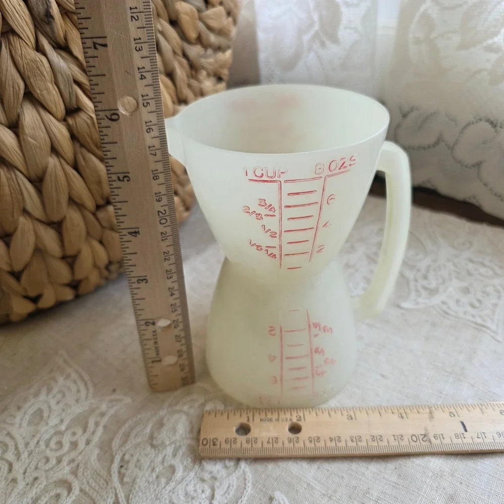 Vintage Tupperware Measuring Cup: Double Sided Wet/Dry 1-Cup Plastic Hourglass